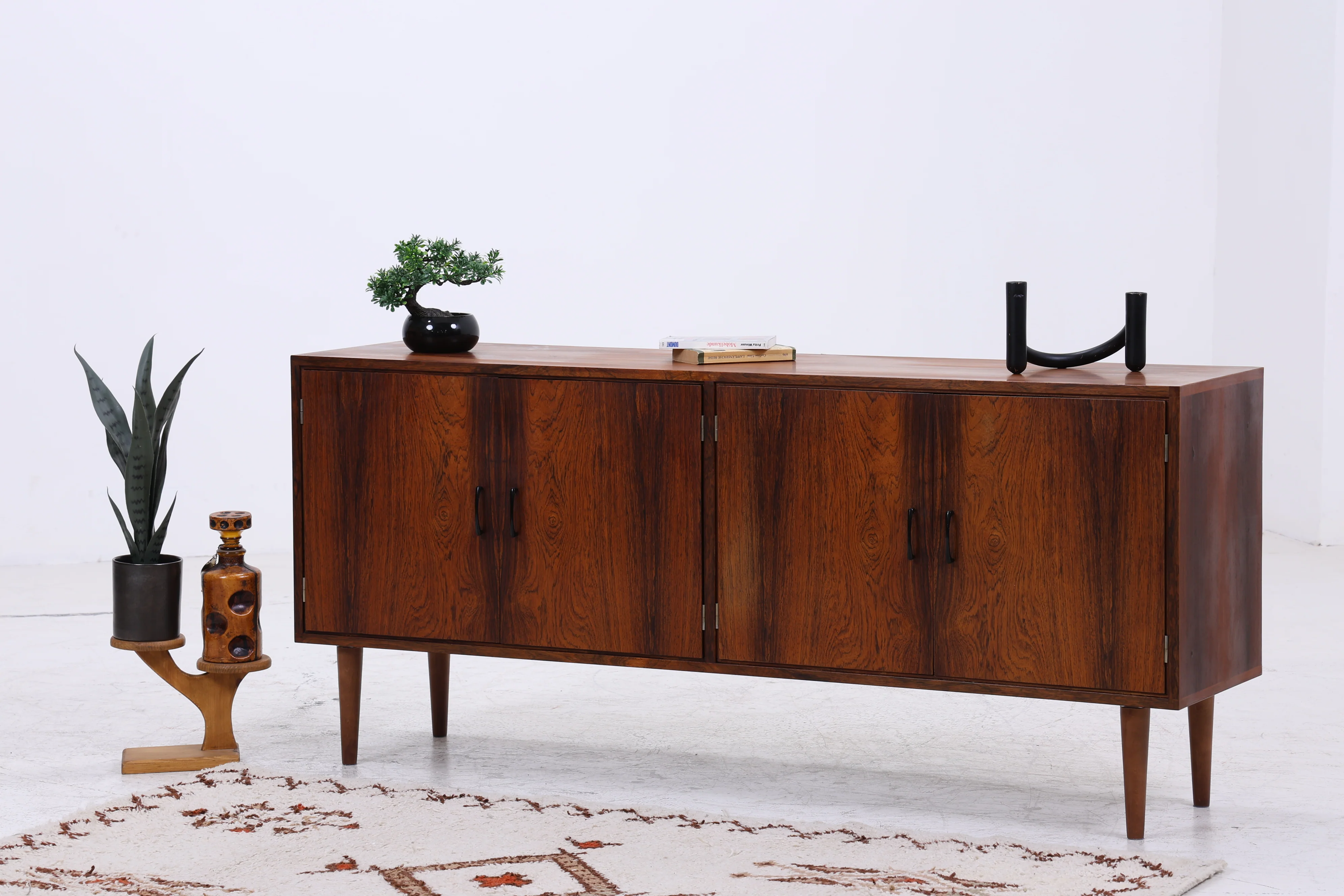 Sideboards & Lowboards